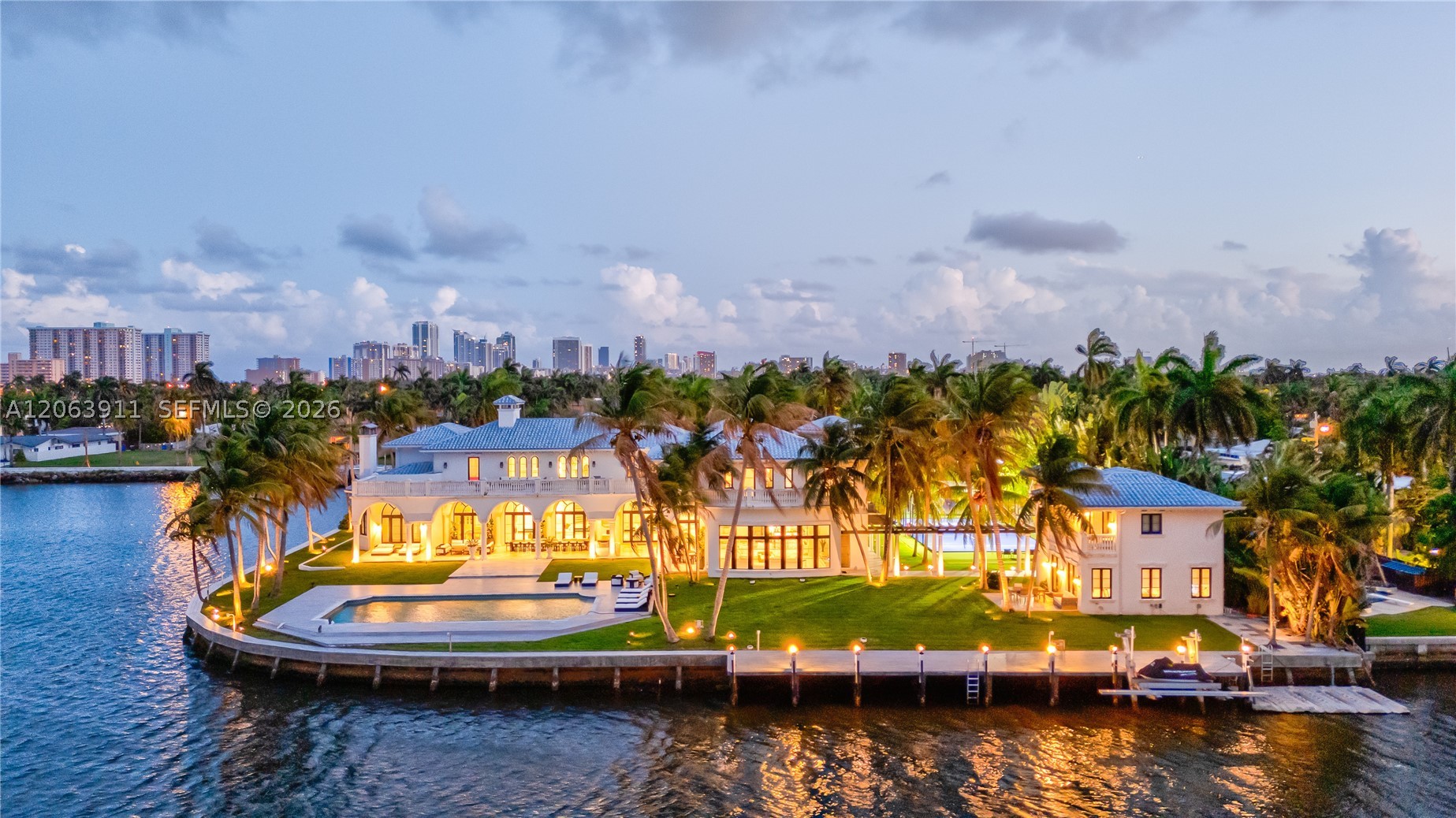 900 S Northlake Dr, Hollywood FL 33019