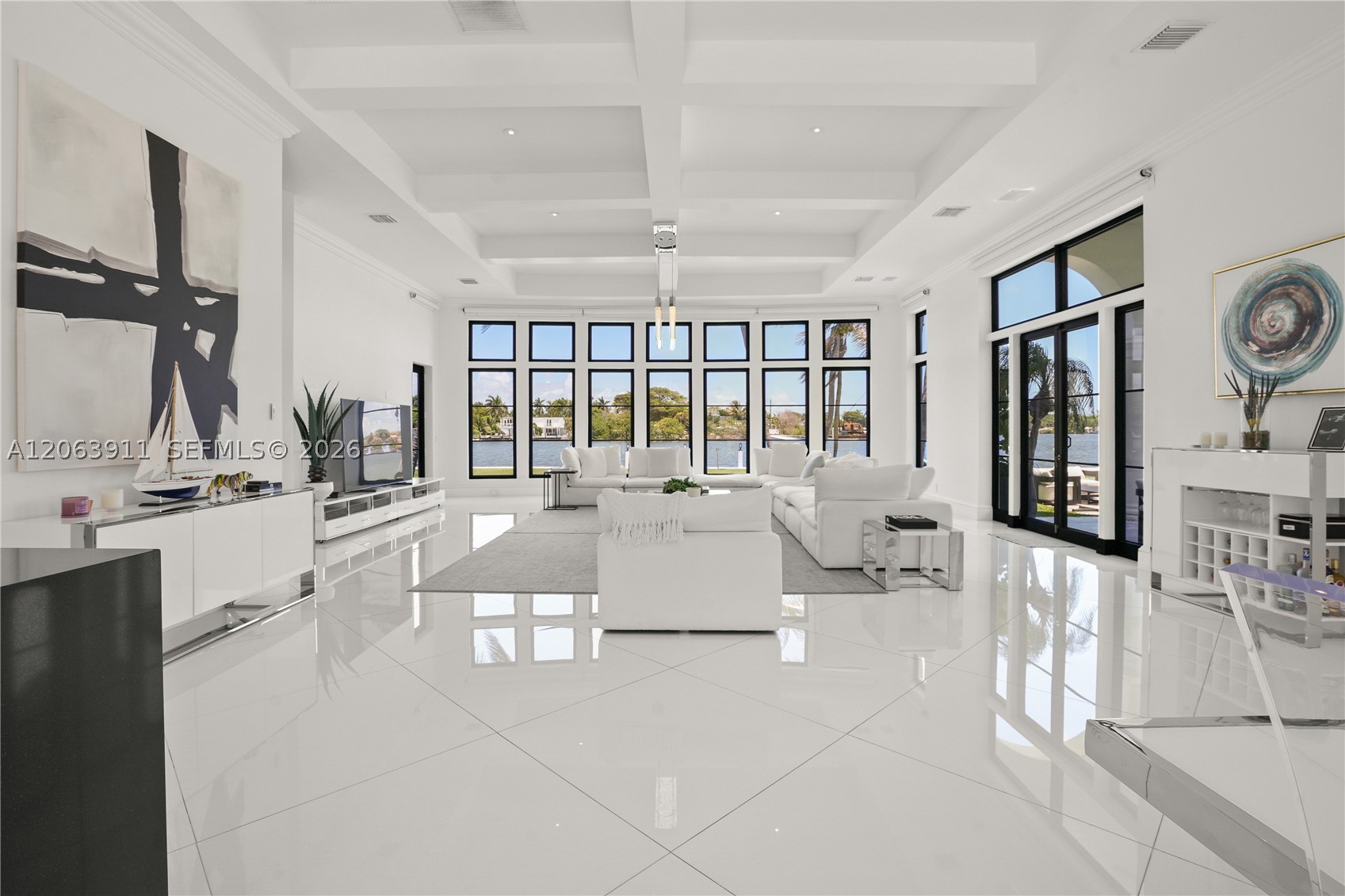900 S Northlake Dr, Hollywood FL 33019