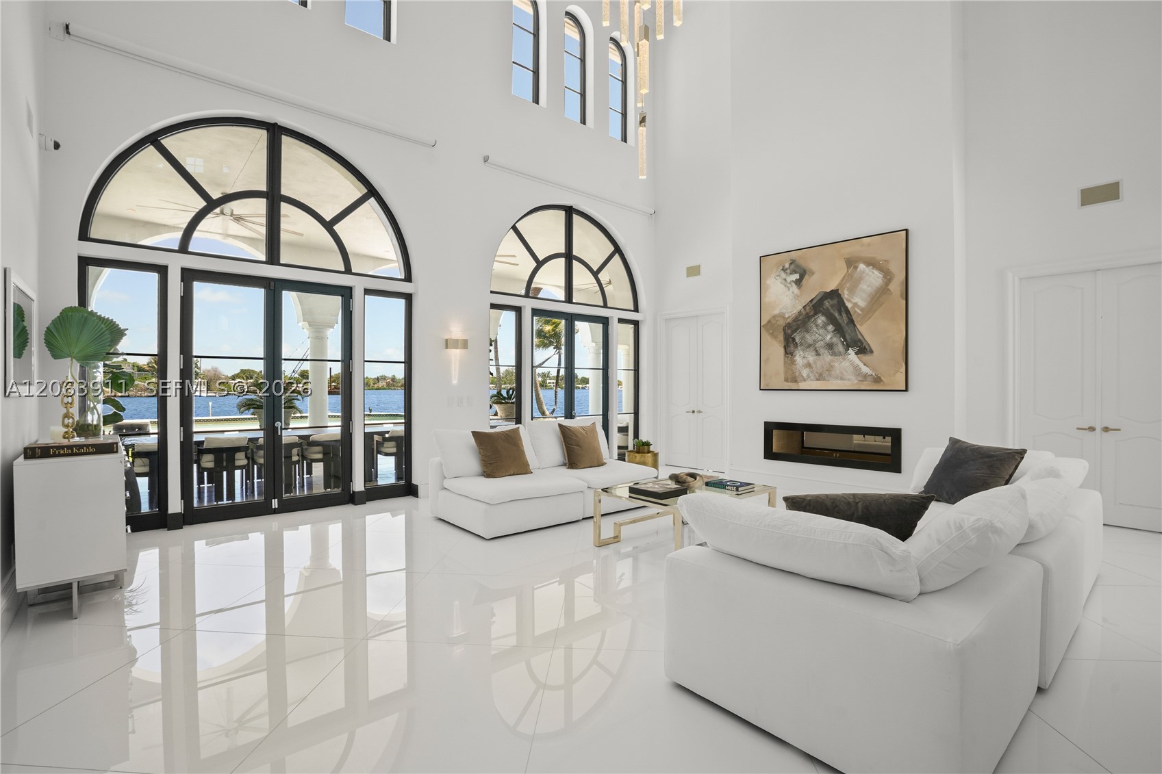 900 S Northlake Dr, Hollywood FL 33019