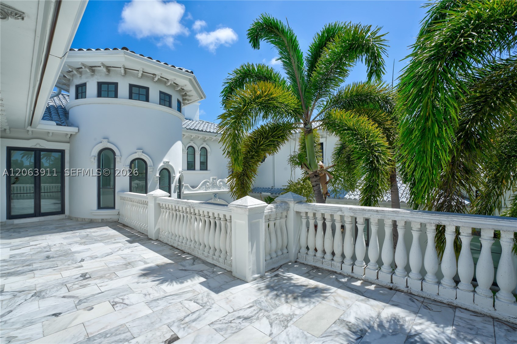 900 S Northlake Dr, Hollywood FL 33019