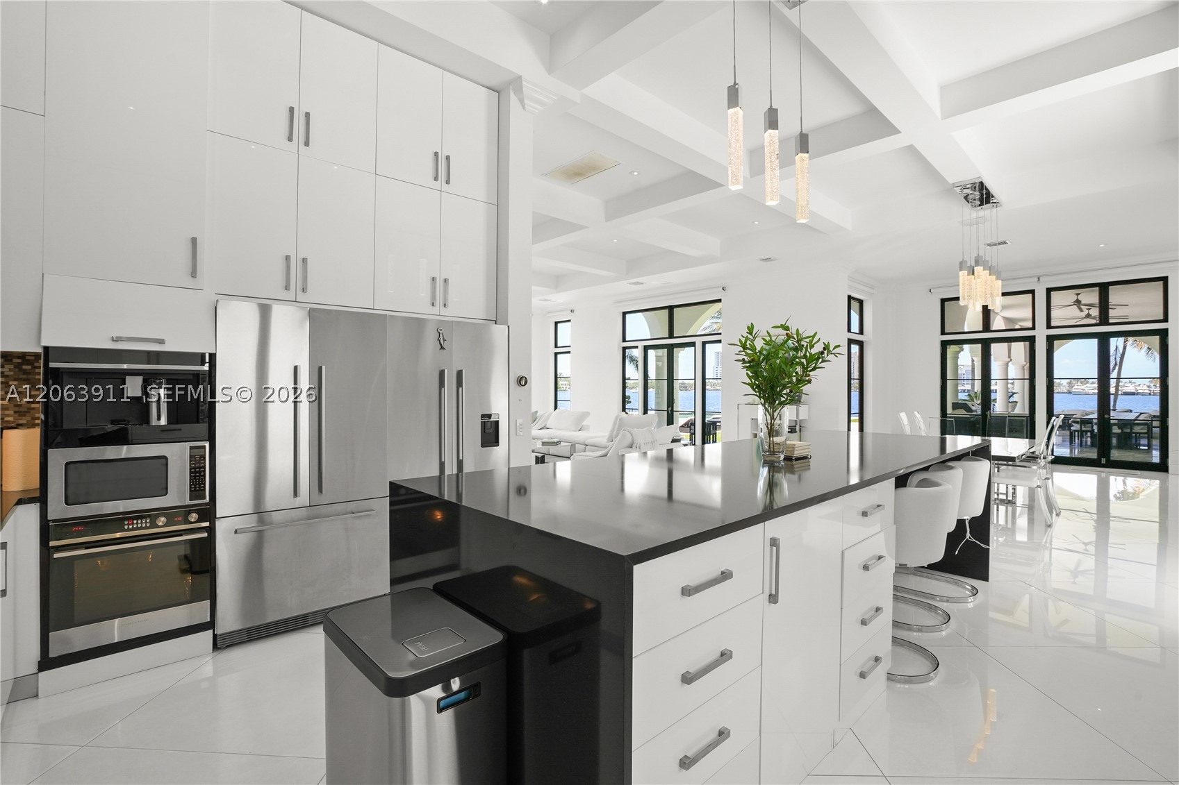 900 S Northlake Dr, Hollywood FL 33019
