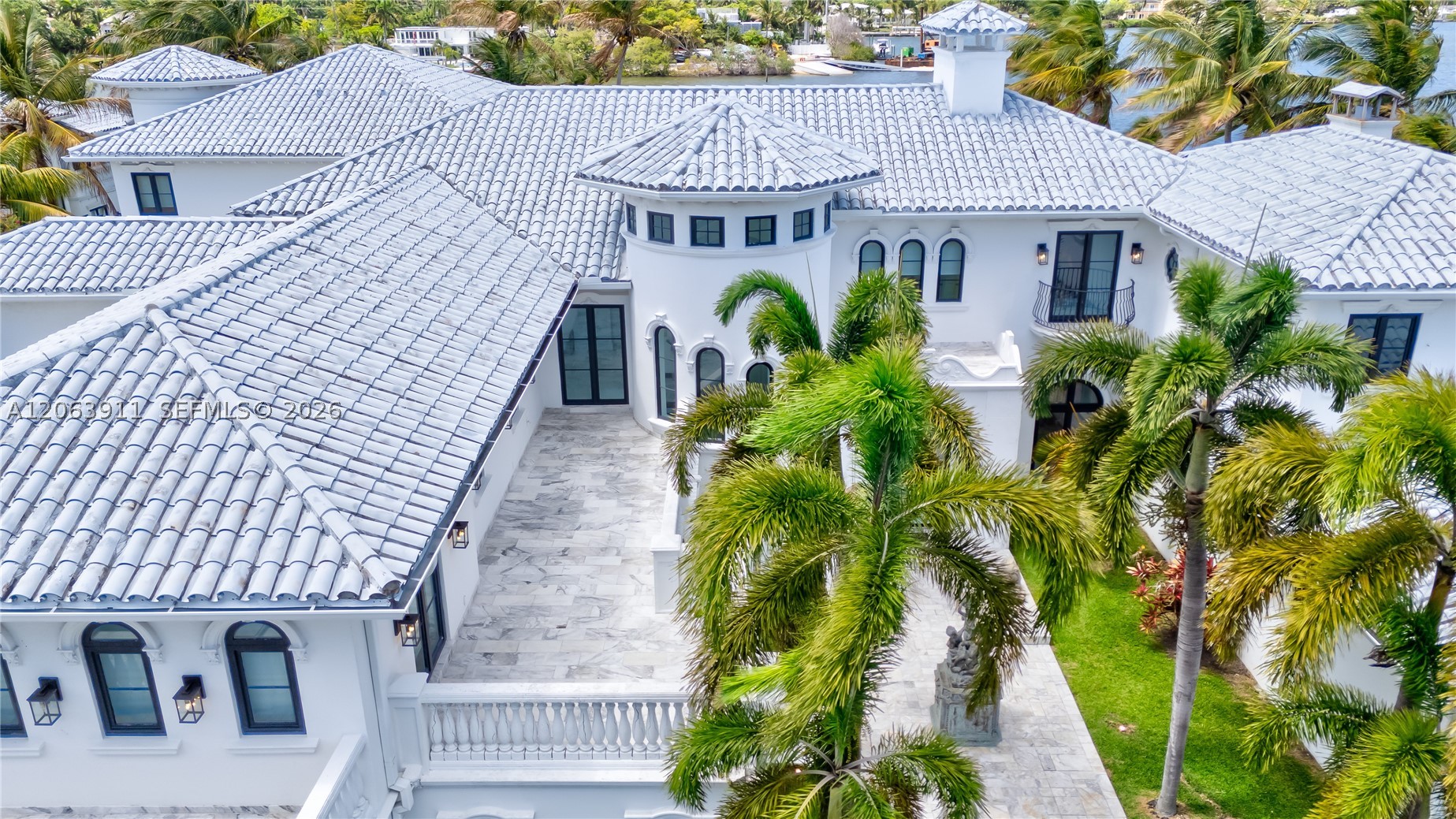 900 S Northlake Dr, Hollywood FL 33019