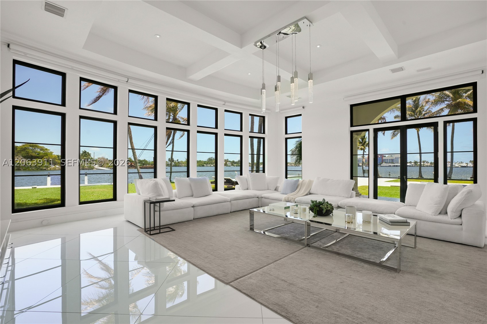 900 S Northlake Dr, Hollywood FL 33019