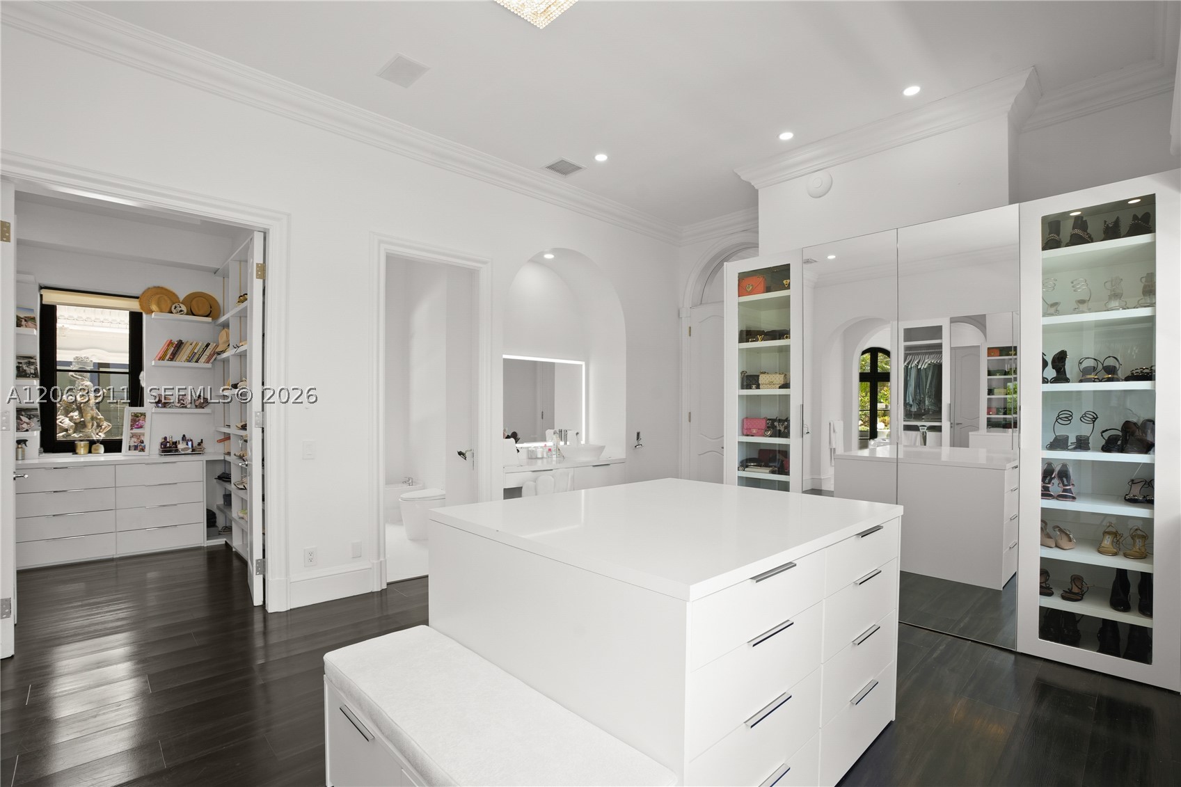 900 S Northlake Dr, Hollywood FL 33019