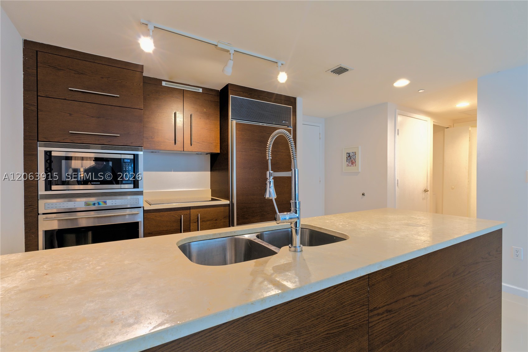 475 Brickell Ave #4511, Miami FL 33131