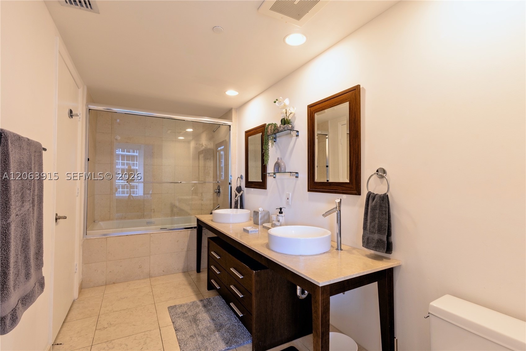 475 Brickell Ave #4511, Miami FL 33131