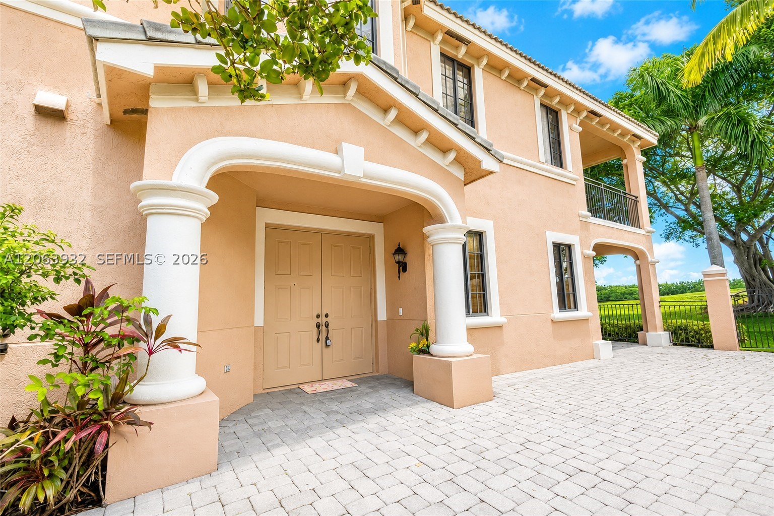 2703 Center Ct Dr #1-14, Weston FL 33332