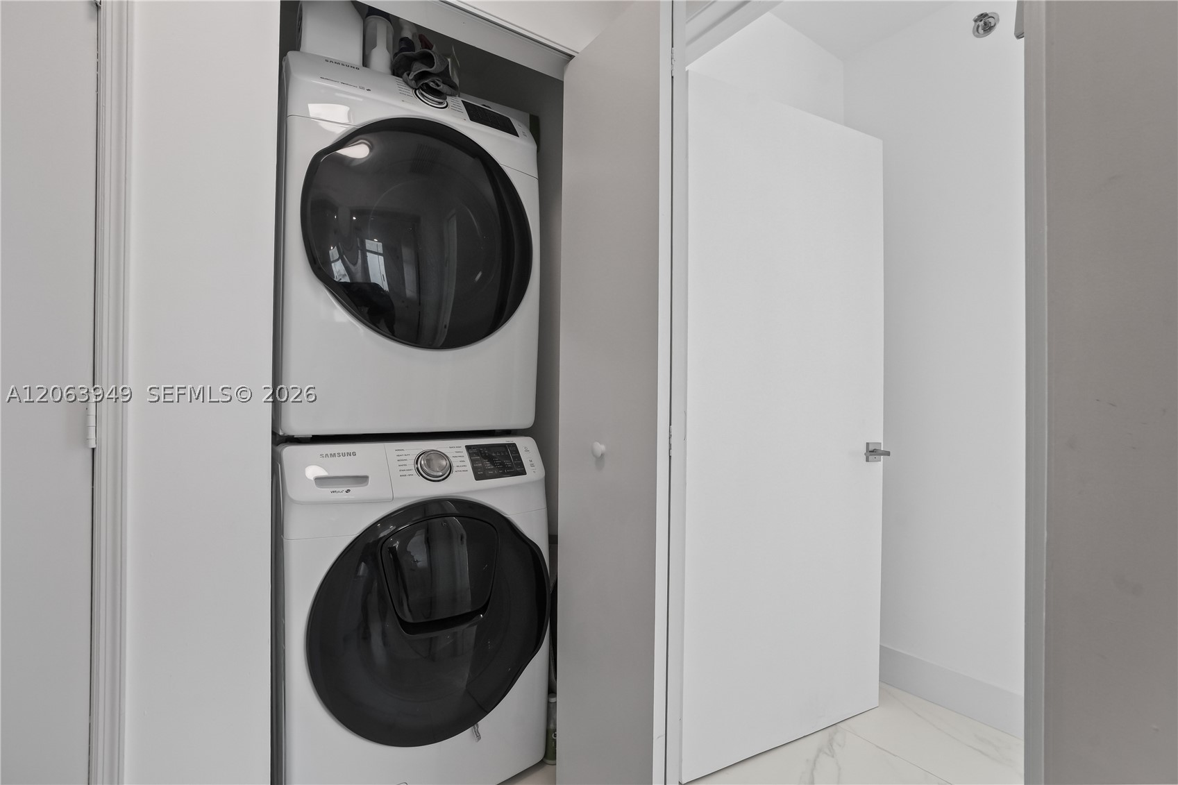 950 Brickell Bay Dr #4101, Miami FL 33131