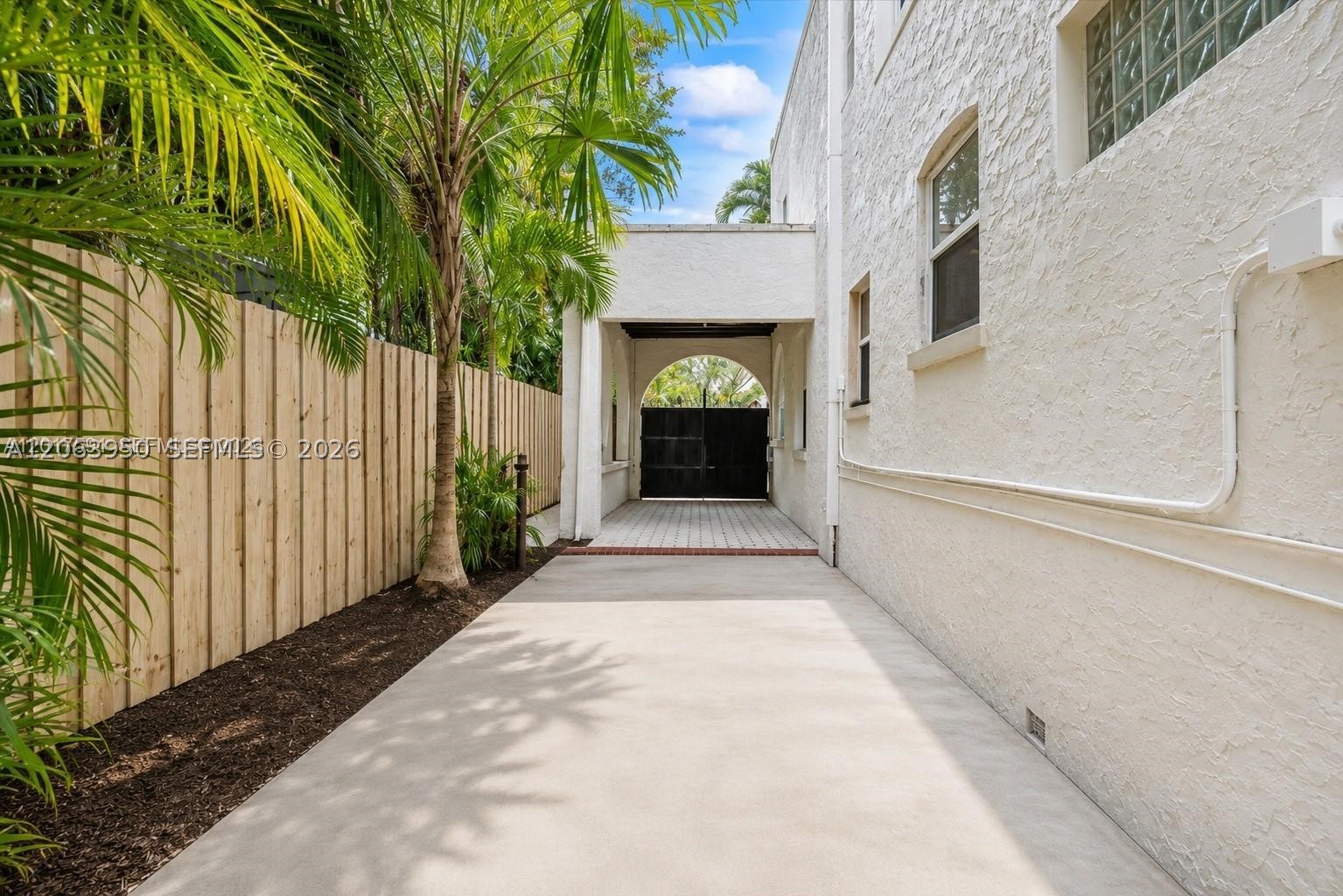 22 NE 44th St #0, Miami FL 33137