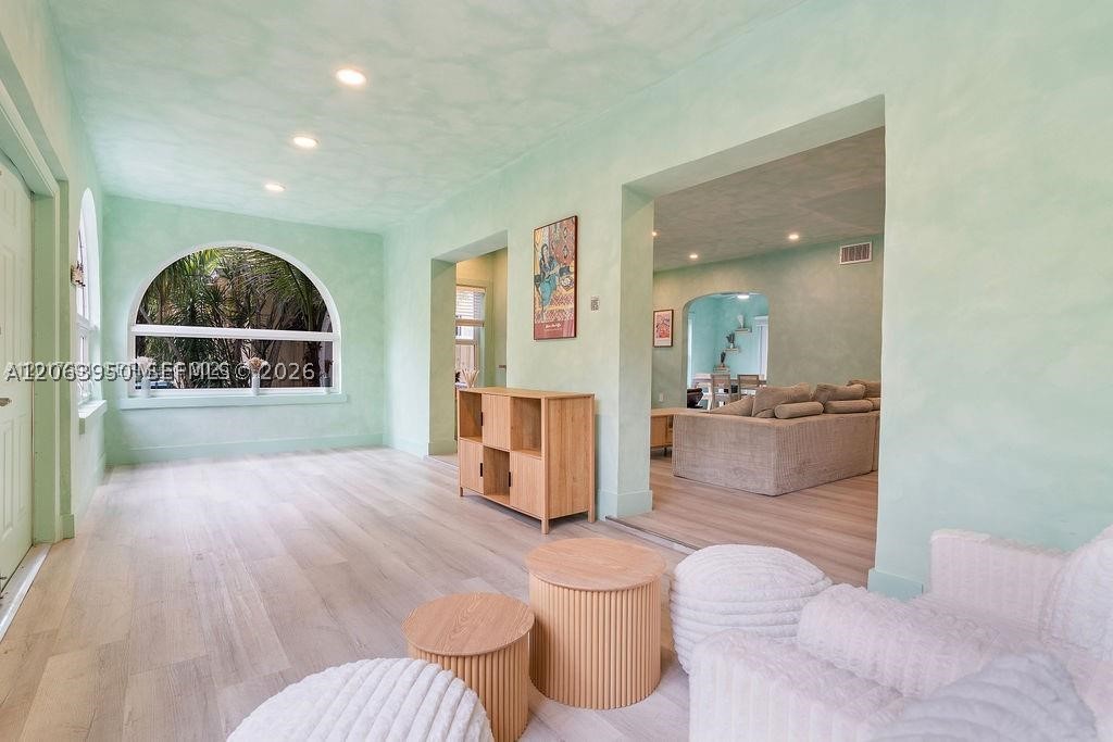 22 NE 44th St #0, Miami FL 33137