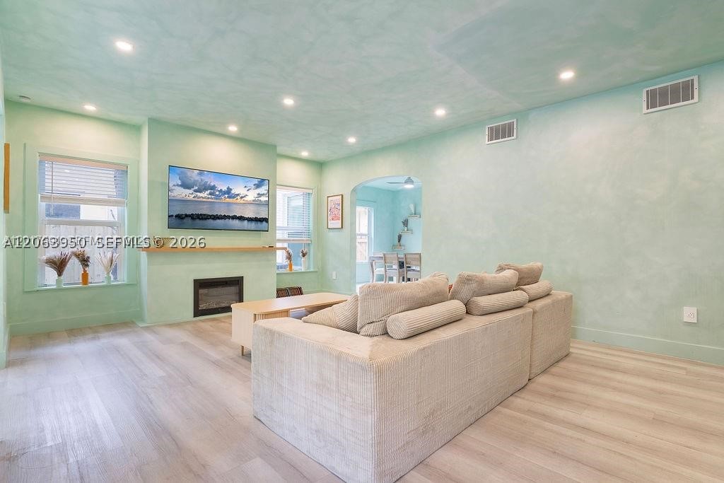 22 NE 44th St #0, Miami FL 33137