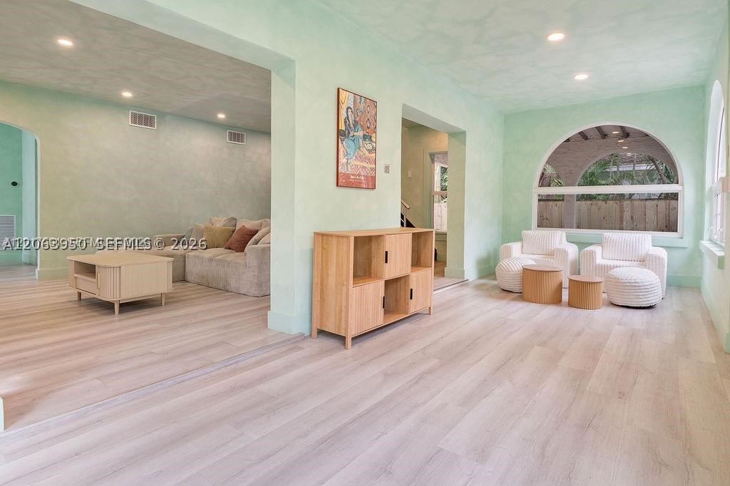 22 NE 44th St #0, Miami FL 33137