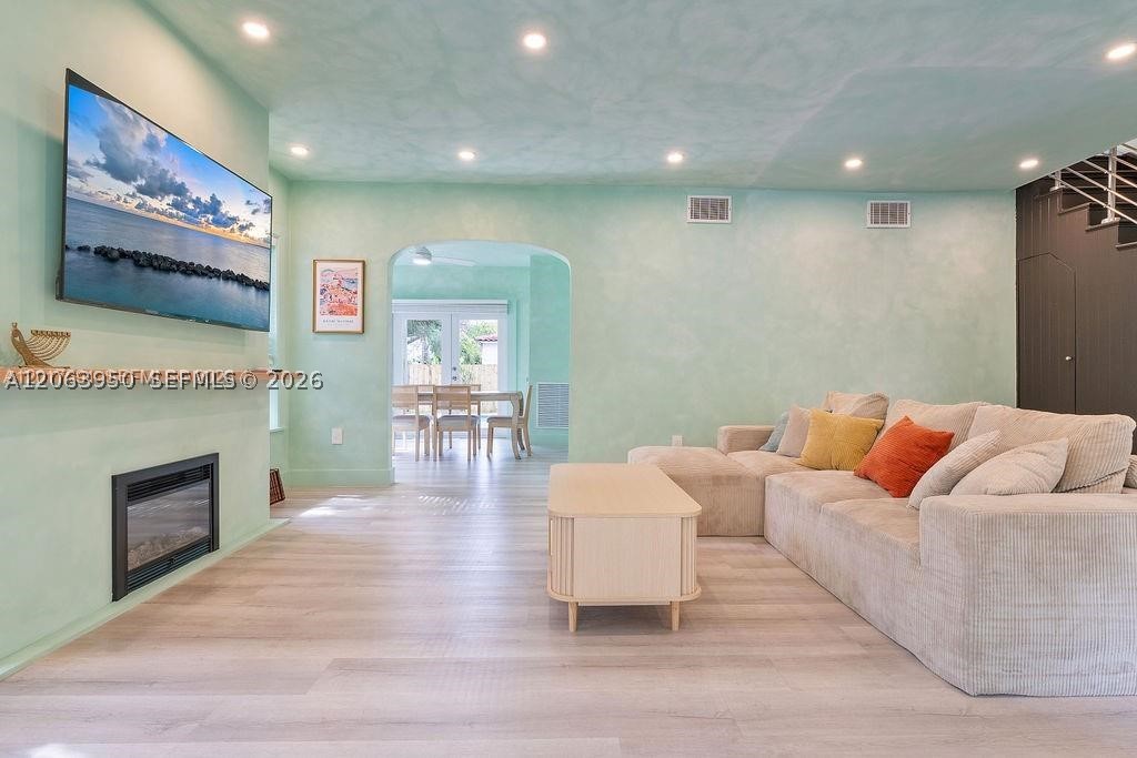 22 NE 44th St #0, Miami FL 33137