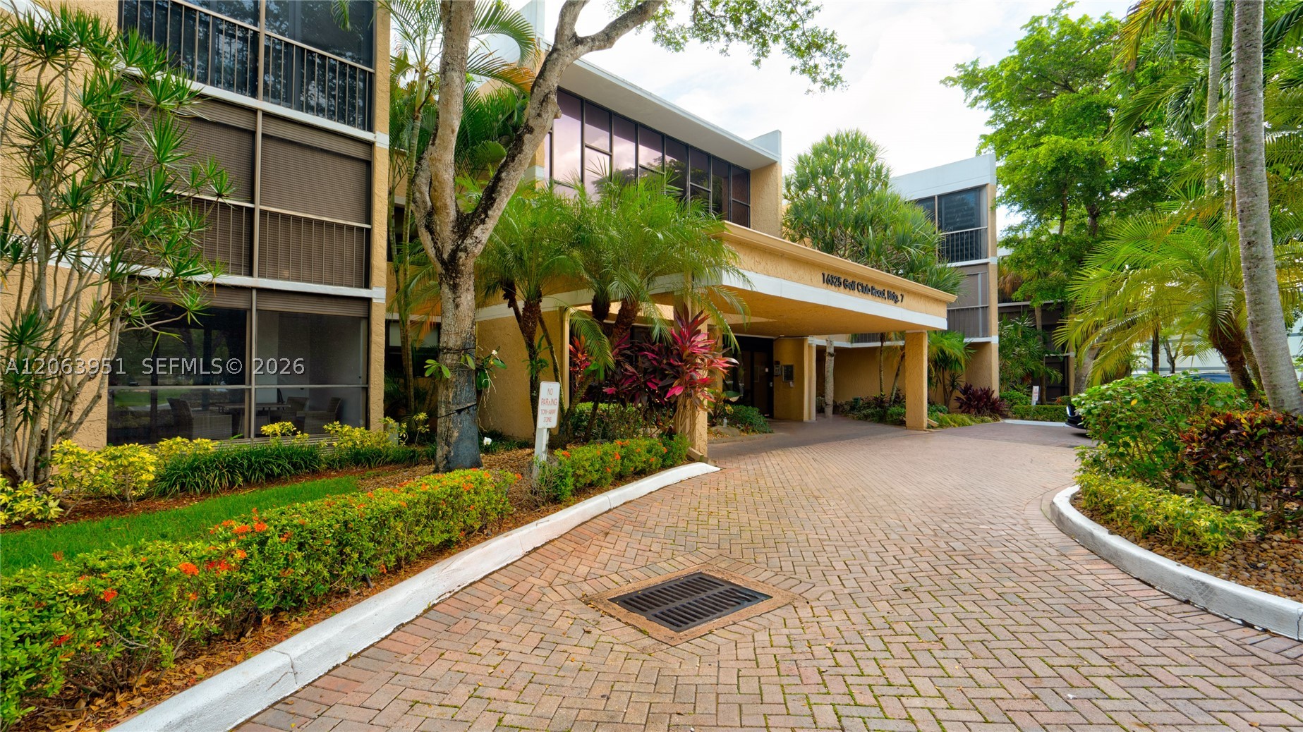 16325 Golf Club Rd #101, Weston FL 33326