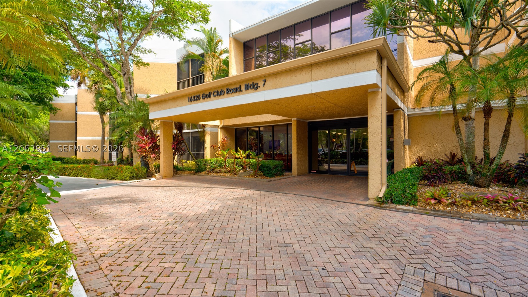 16325 Golf Club Rd #101, Weston FL 33326
