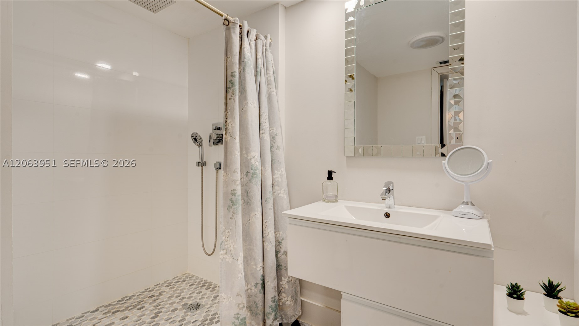16325 Golf Club Rd #101, Weston FL 33326