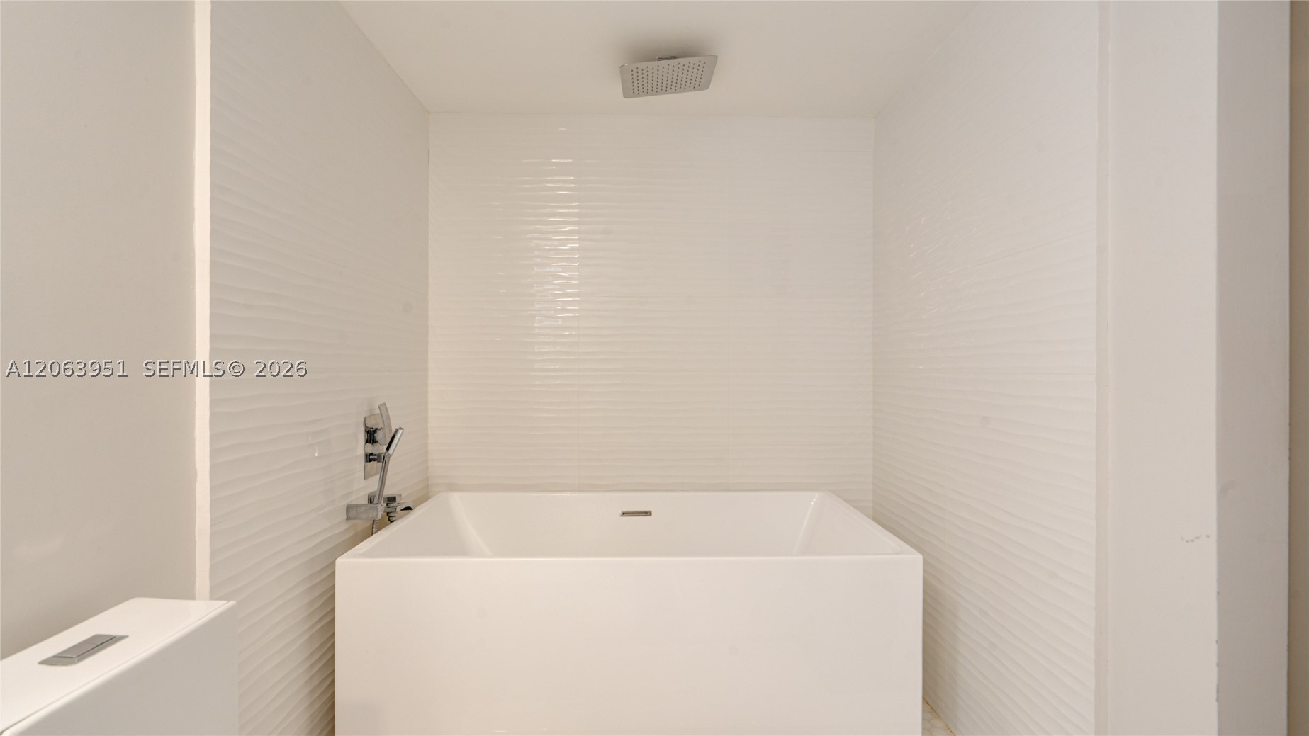 16325 Golf Club Rd #101, Weston FL 33326
