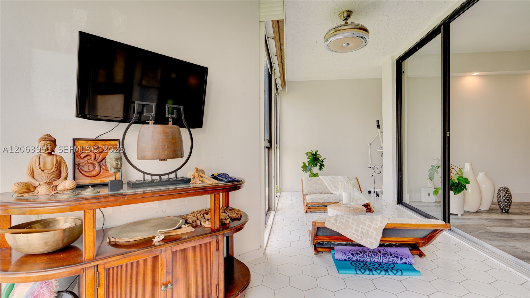 16325 Golf Club Rd #101, Weston FL 33326