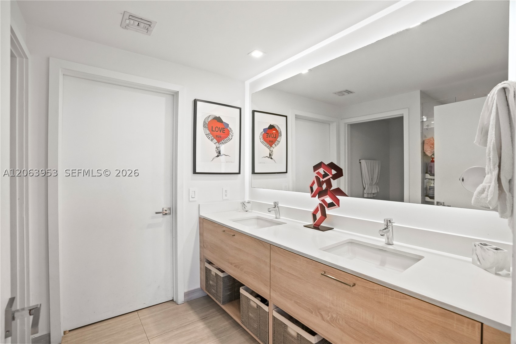16385 Biscayne Blvd #1601+2 Parkings, North Miami Beach FL 33160