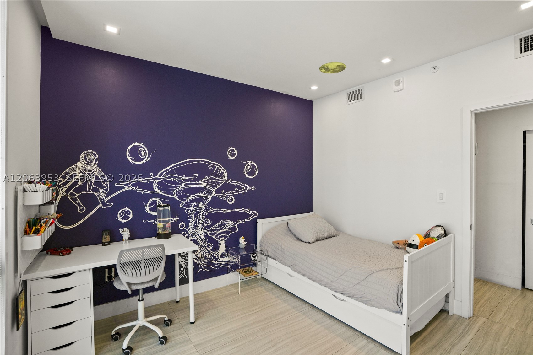 16385 Biscayne Blvd #1601+2 Parkings, North Miami Beach FL 33160