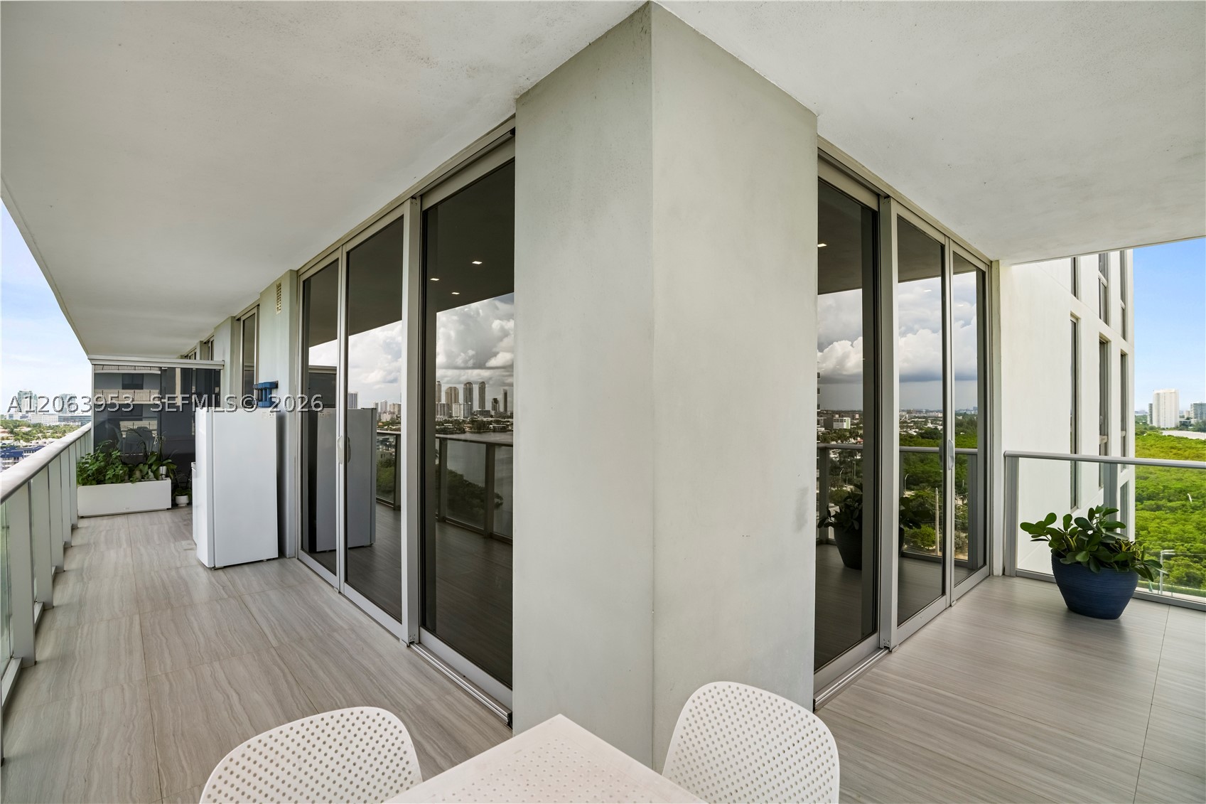 16385 Biscayne Blvd #1601+2 Parkings, North Miami Beach FL 33160