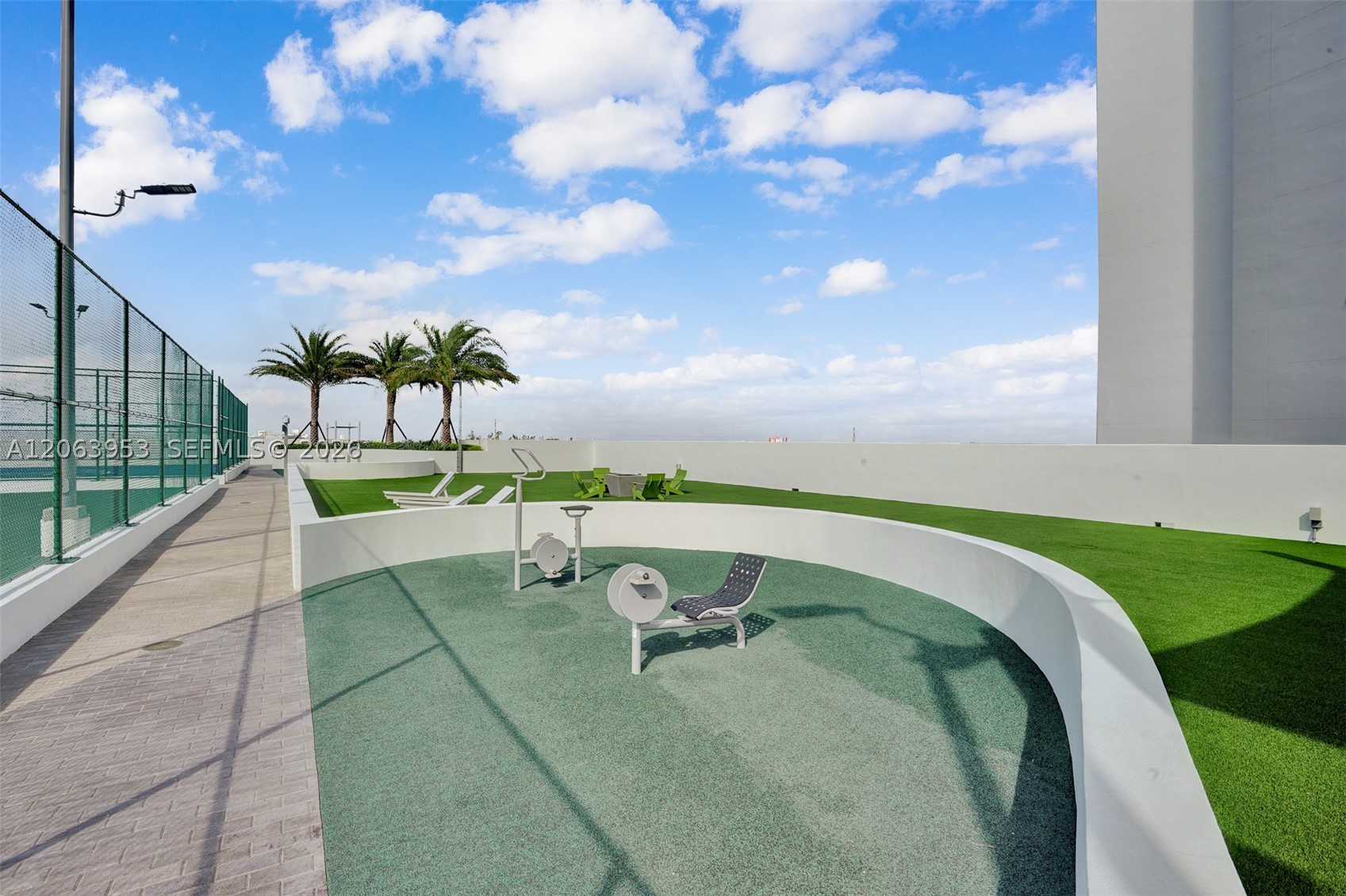 16385 Biscayne Blvd #1601+2 Parkings, North Miami Beach FL 33160