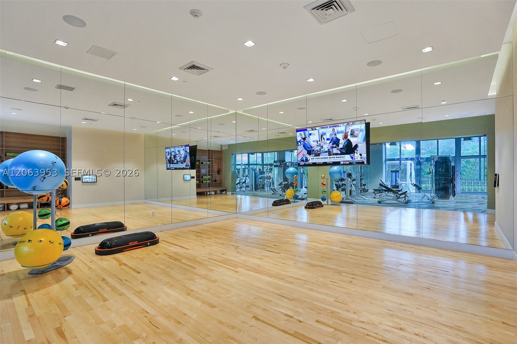 16385 Biscayne Blvd #1601+2 Parkings, North Miami Beach FL 33160