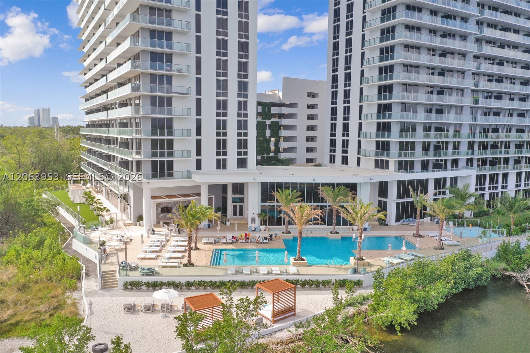 16385 Biscayne Blvd #1601+2 Parkings, North Miami Beach FL 33160