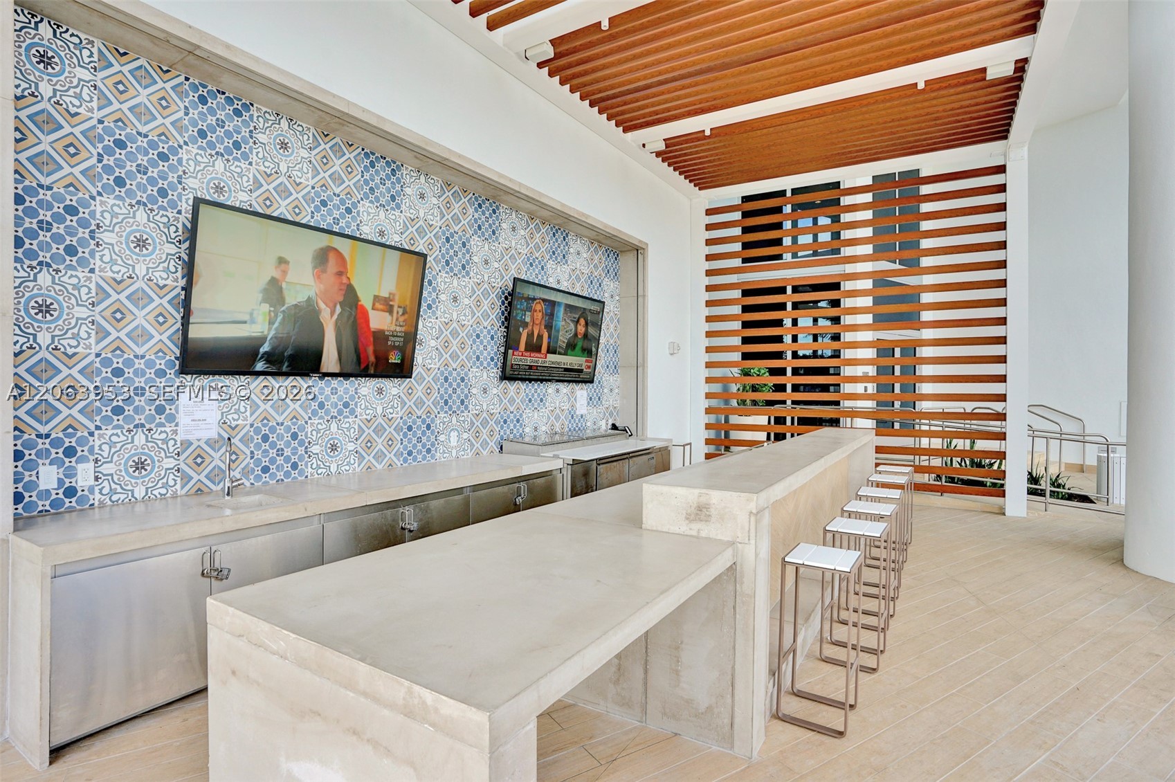 16385 Biscayne Blvd #1601+2 Parkings, North Miami Beach FL 33160