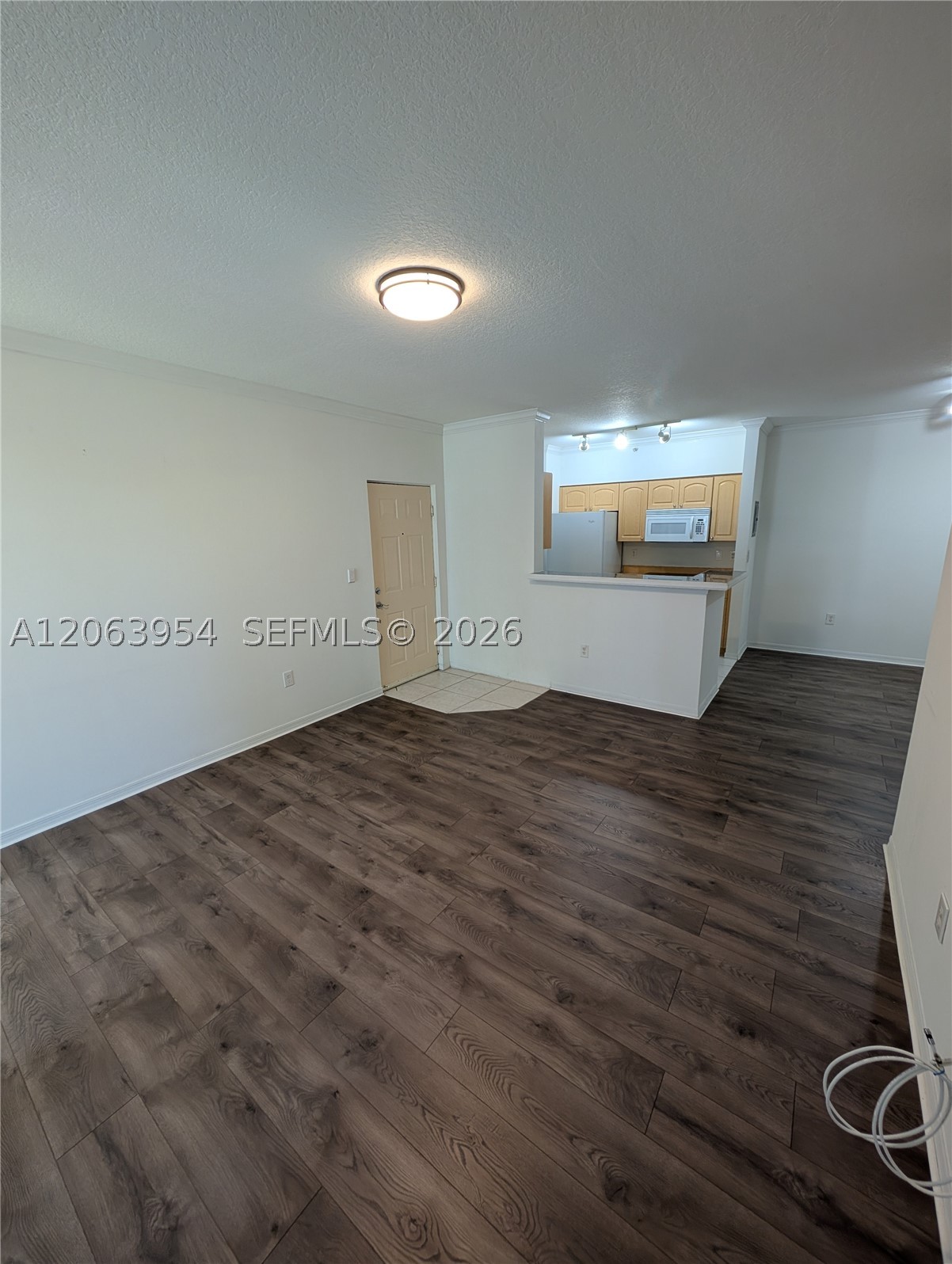 6831 SW 44th St #203, Miami FL 33155