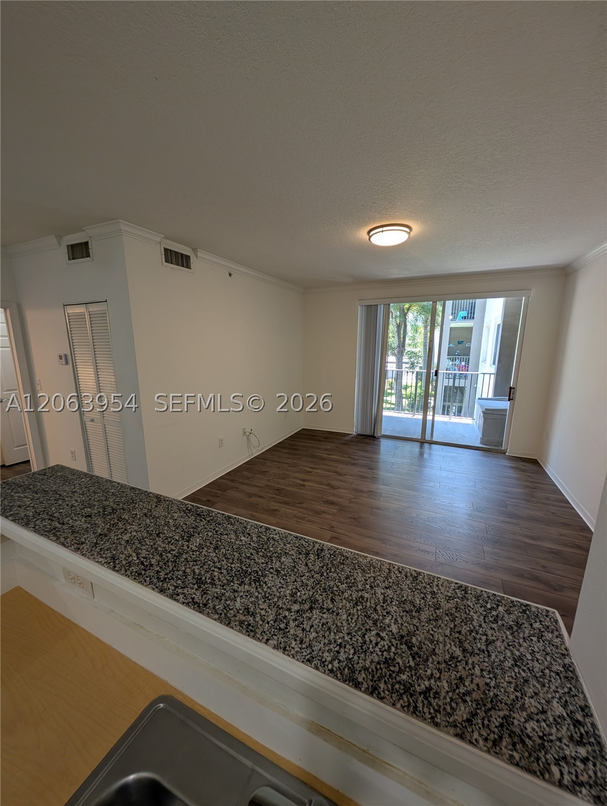 6831 SW 44th St #203, Miami FL 33155