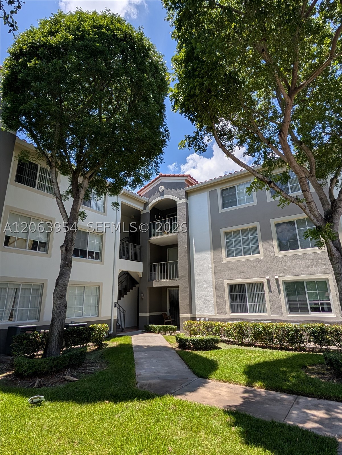 6831 SW 44th St #203, Miami FL 33155