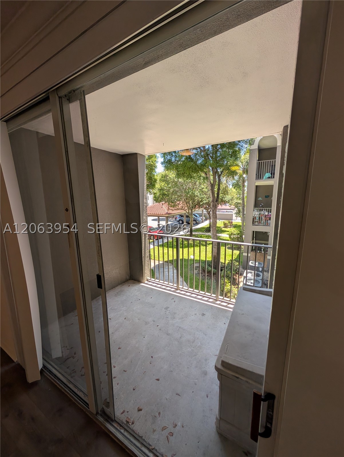 6831 SW 44th St #203, Miami FL 33155