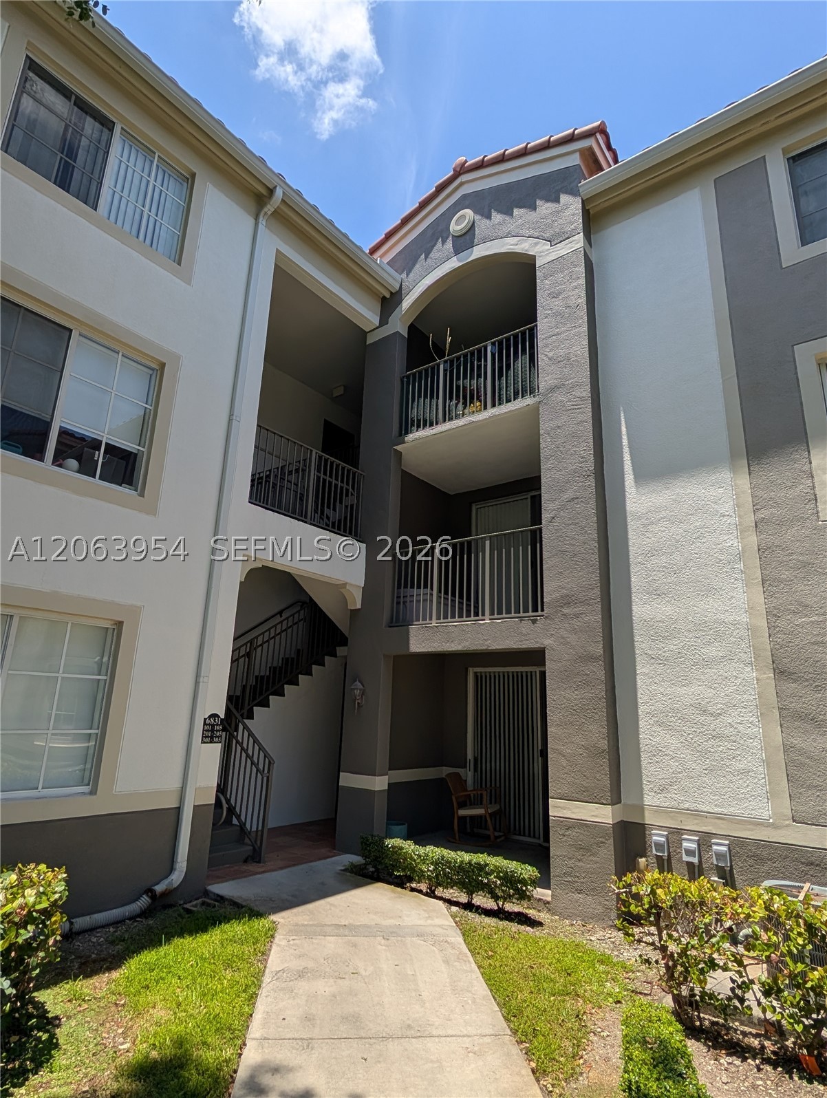 6831 SW 44th St #203, Miami FL 33155
