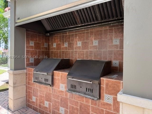 6831 SW 44th St #203, Miami FL 33155