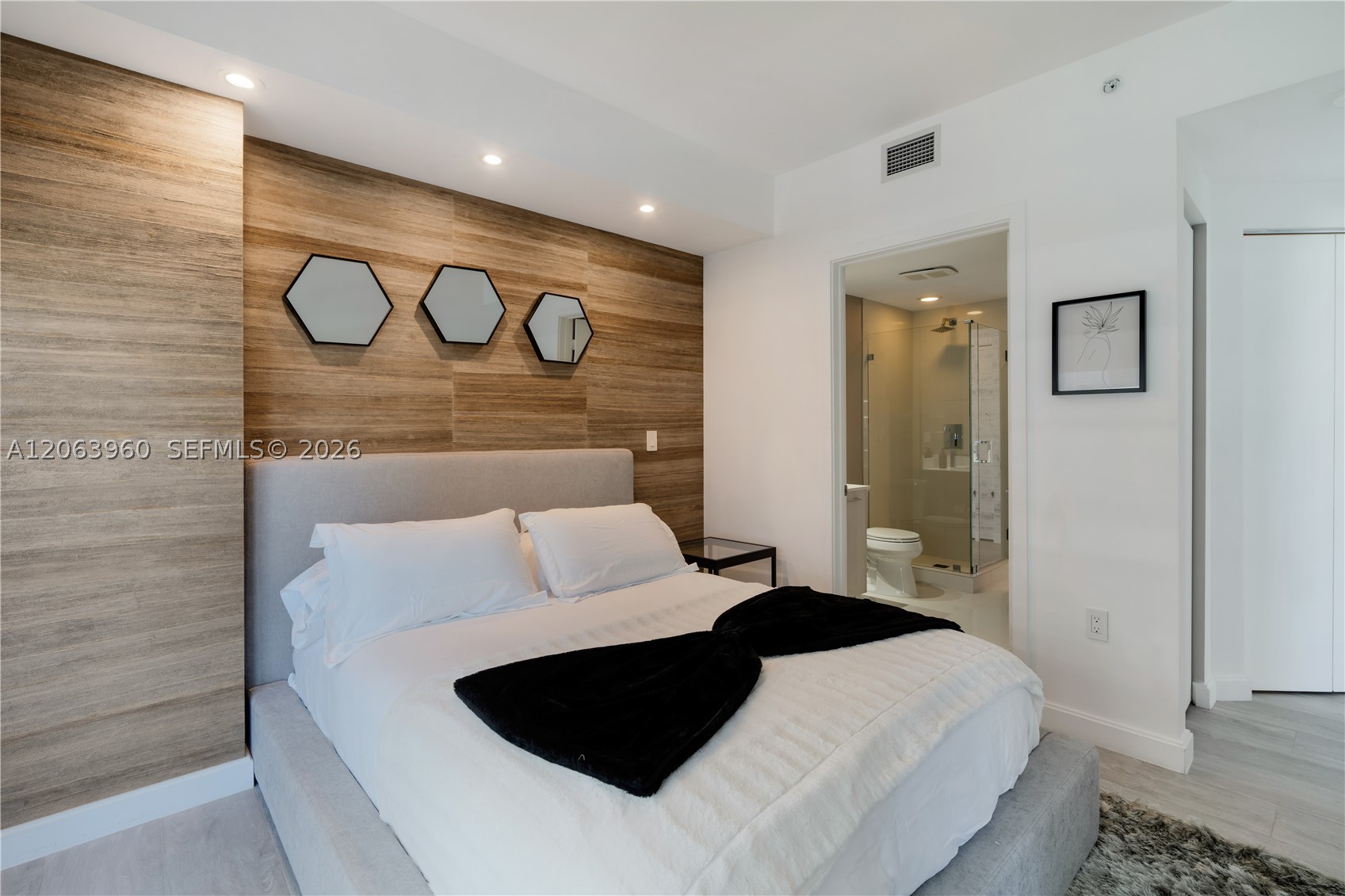55 SW 9th St #2301, Miami FL 33130