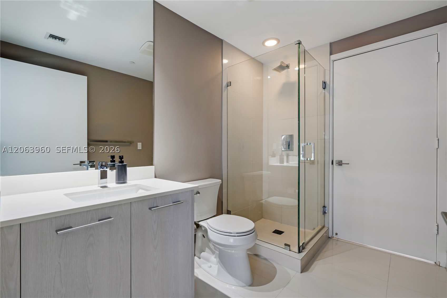 55 SW 9th St #2301, Miami FL 33130
