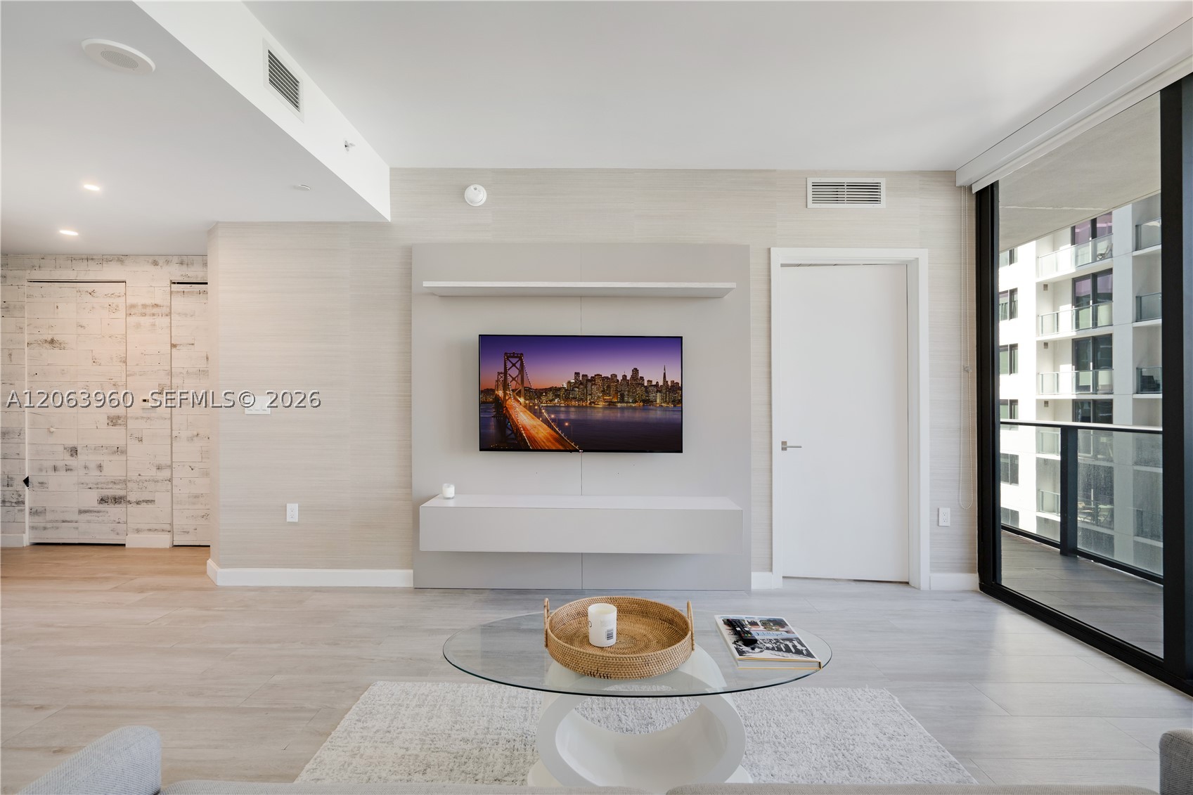55 SW 9th St #2301, Miami FL 33130
