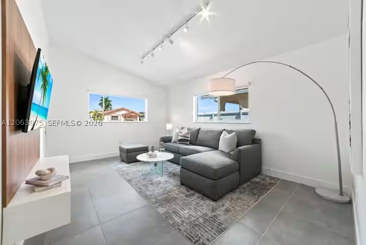 2776 W 71st Pl, Hialeah FL 33016