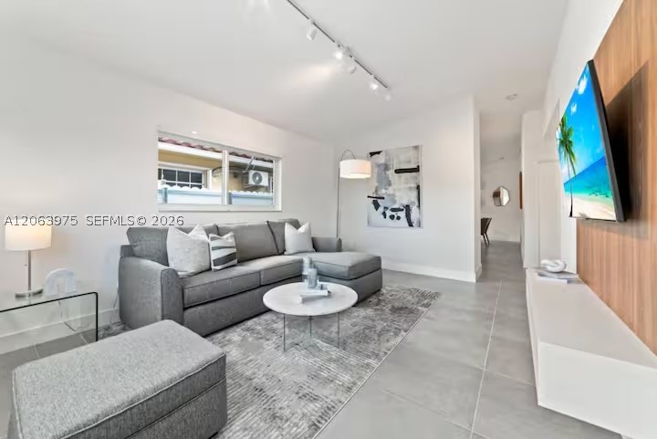 2776 W 71st Pl, Hialeah FL 33016