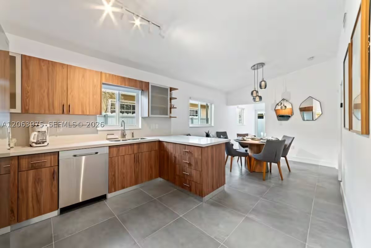 2776 W 71st Pl, Hialeah FL 33016