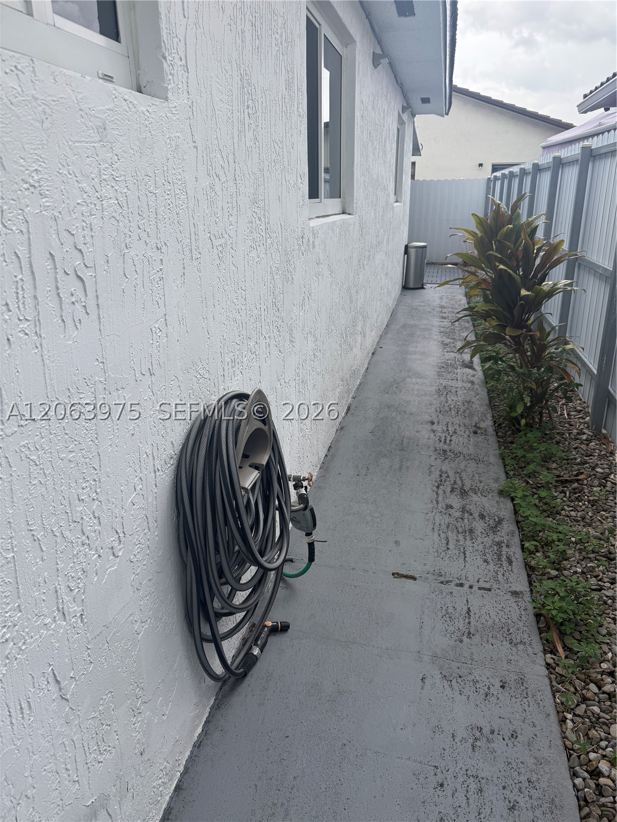 2776 W 71st Pl, Hialeah FL 33016