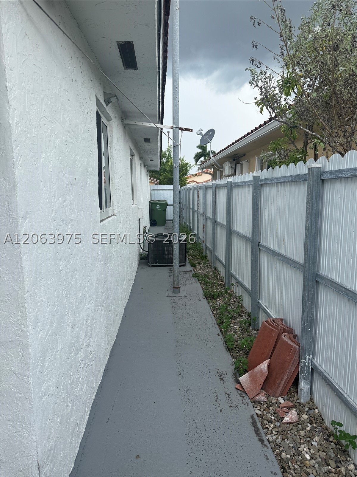 2776 W 71st Pl, Hialeah FL 33016