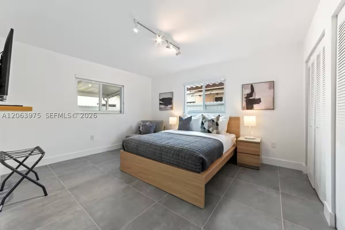 2776 W 71st Pl, Hialeah FL 33016
