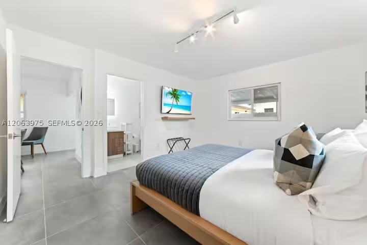 2776 W 71st Pl, Hialeah FL 33016