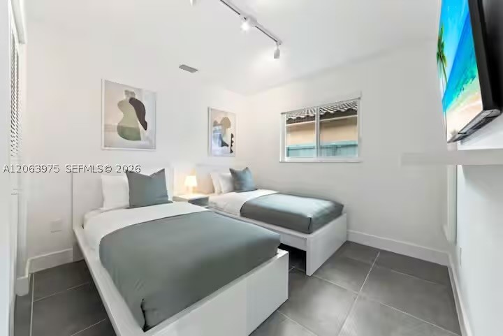 2776 W 71st Pl, Hialeah FL 33016
