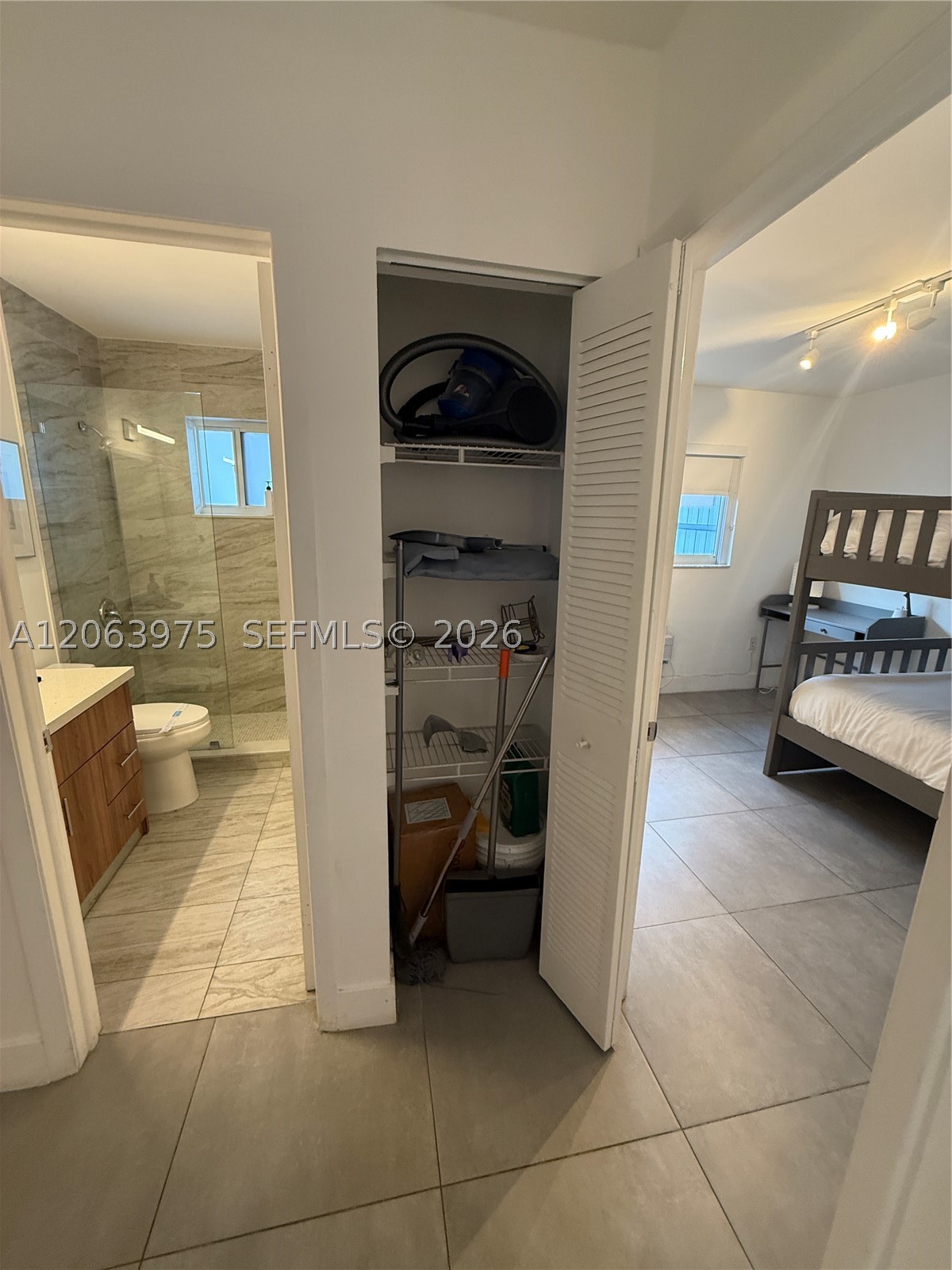 2776 W 71st Pl, Hialeah FL 33016