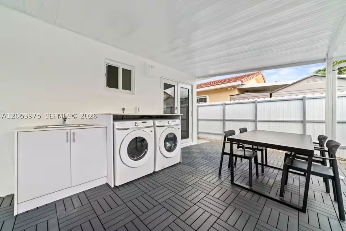 2776 W 71st Pl, Hialeah FL 33016