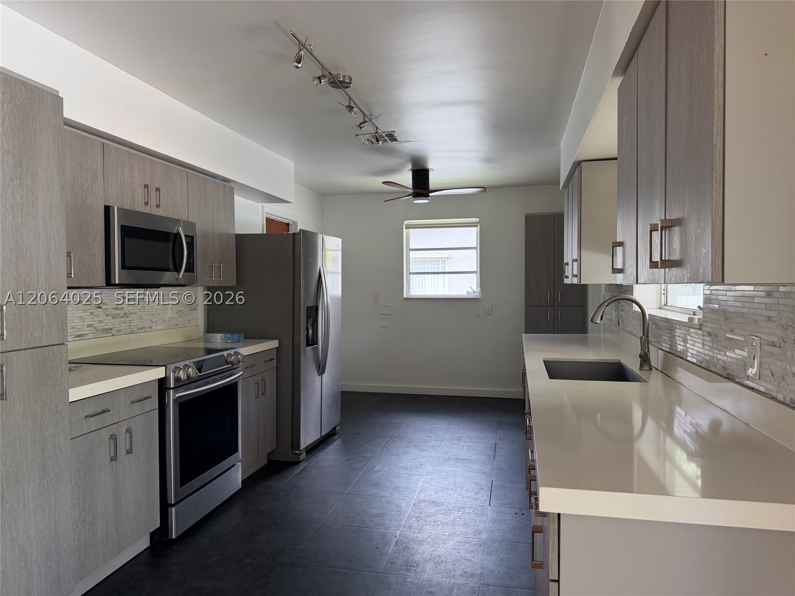 801 Albatross St, Miami Springs FL 33166