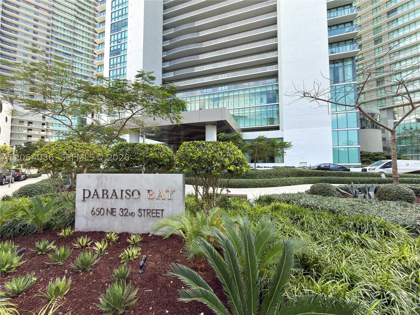 650 NE 32nd St #802, Miami FL 33137